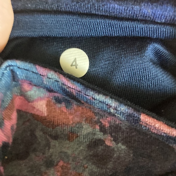 Luluemon cropped leggings size 4 - Picture 3 of 3